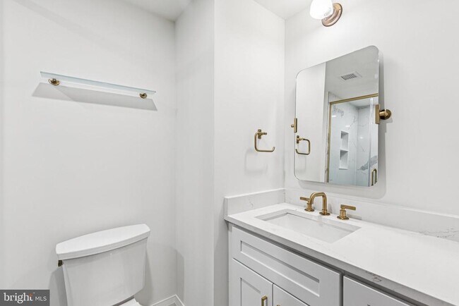 Building Photo - 135 S 19th St