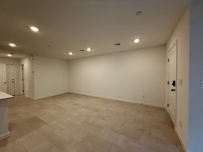 Building Photo - 3 BED 2.5 BATH 2 BALCONY 2 CAR GARAGE TOWNHOUSE IN HENDERSON FOR RENT!!