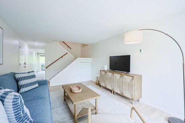 Building Photo - New for 2025! Newly Renovated Winter Renta...