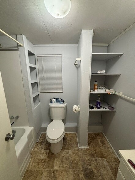 Building Photo - 208 Omar St