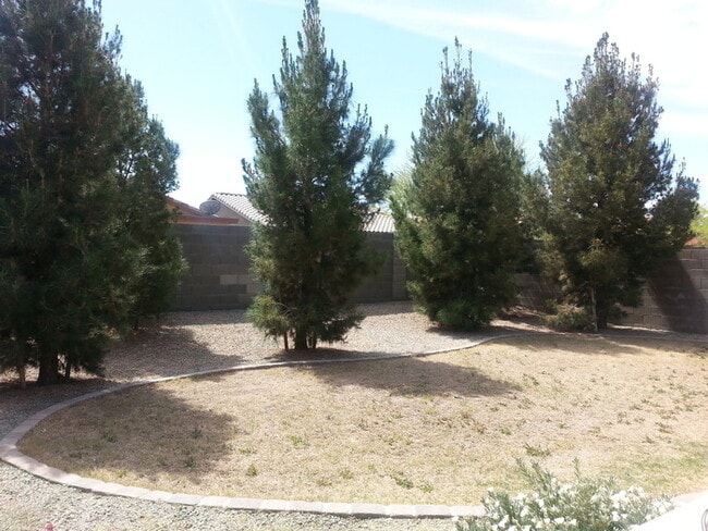 Building Photo - Rare 6 Bed, 3.5 Bath Home in San Tan Valley