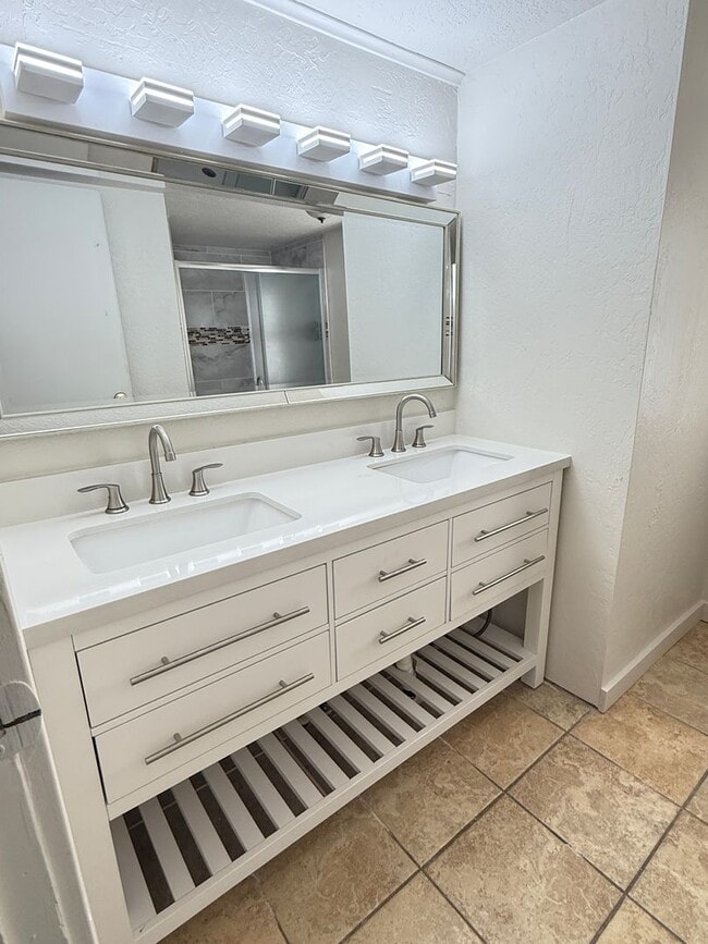 Building Photo - Beautiful Home with Quiet Location