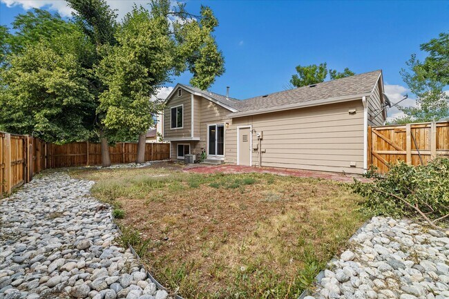 Building Photo - Beautiful 3 bed 2 bath Highlands Ranch Home!