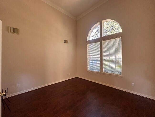 Building Photo - 5819 Brook Bend Dr
