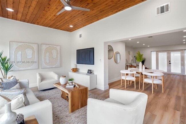 Building Photo - 2621 SW 19th St