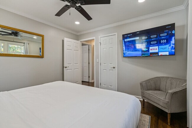 Building Photo - 6 Oriole Dr