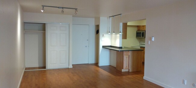 Building Photo - 1 Bed 1 Bath Condo in Central Boulder- Ava...