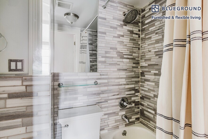 Building Photo - 234 E 14th St