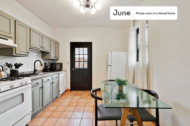 Building Photo - Room in Shared 4 bed/2.5 bath home