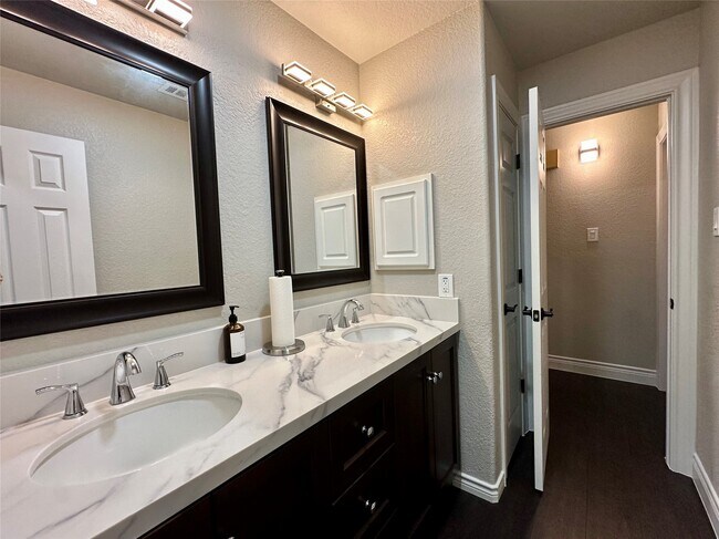 Building Photo - 21641 Forest Colony Dr