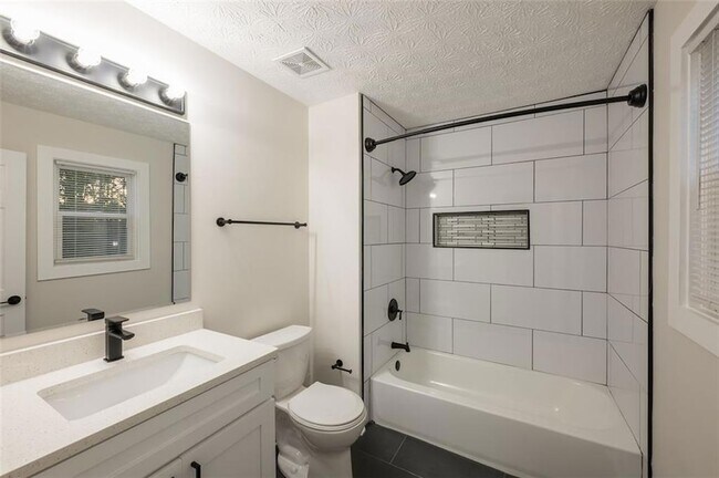 Building Photo - 237 Park Ave