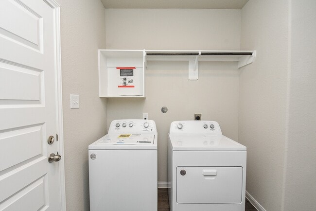 Building Photo - 14042 Chinook Dr