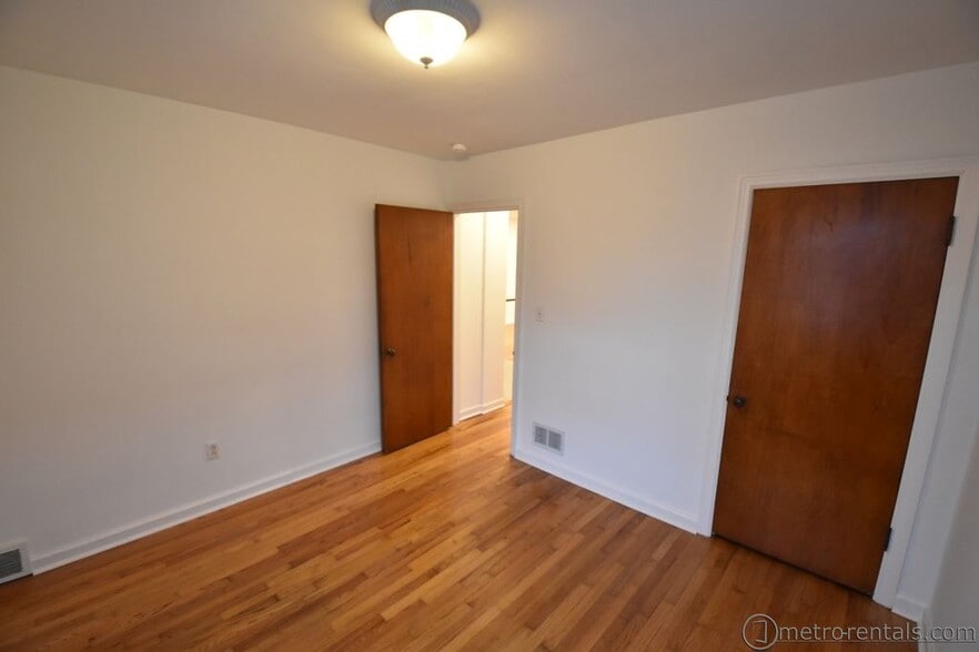 1st floor bedroom/office - 323 E Livingston Ave