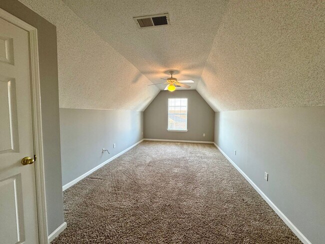 Building Photo - 639 Burton Ln