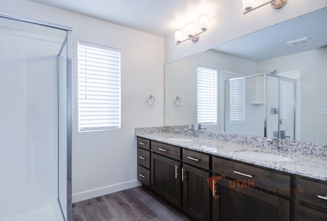 Building Photo - 1057 W 400 S