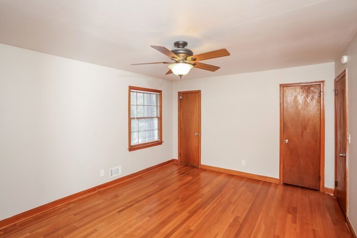 Building Photo - 1532 Romain Dr