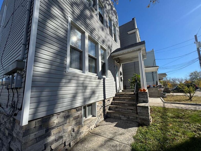 Building Photo - 16 E Bidwell Ave