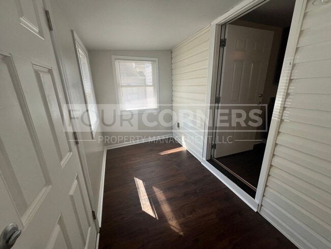 Building Photo - Beautiful 3 Bedroom 2 Bath House