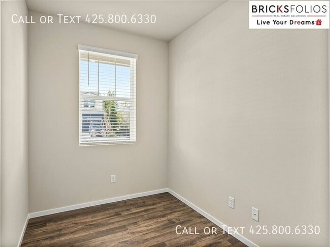 Building Photo - Inviting Home in Port Orchard with a Perfe...