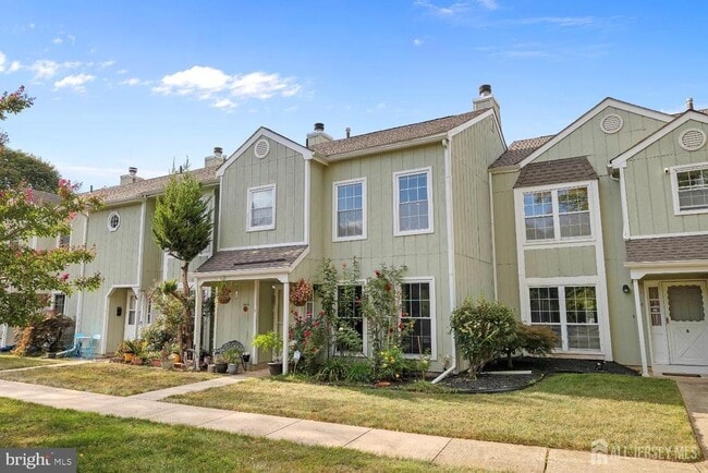 Building Photo - 5 Pond View Dr