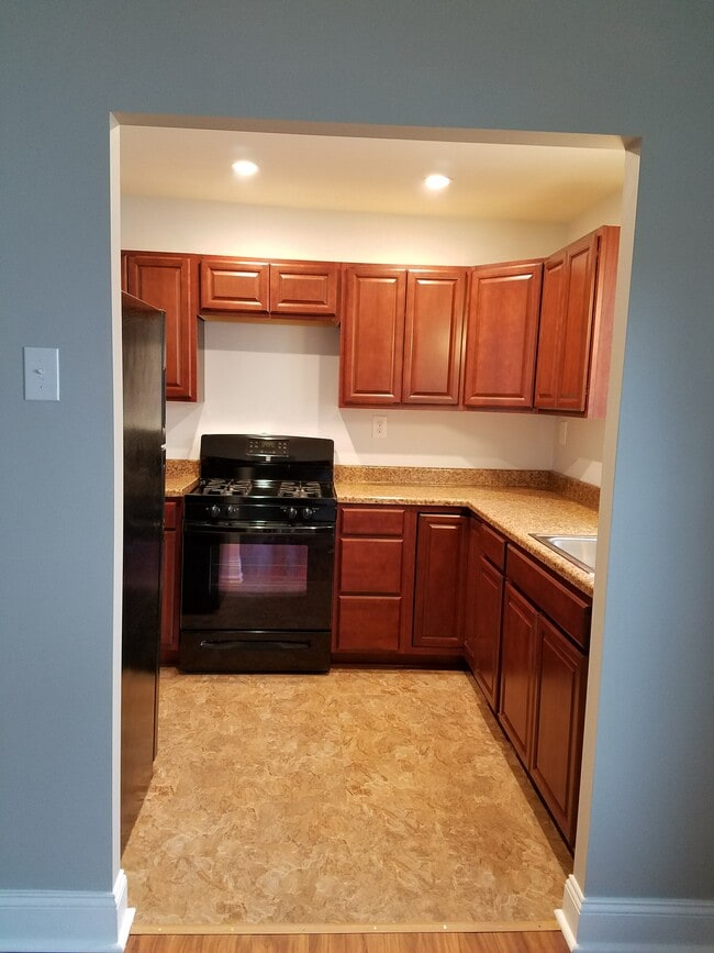 Building Photo - 96 Linshaw Ave