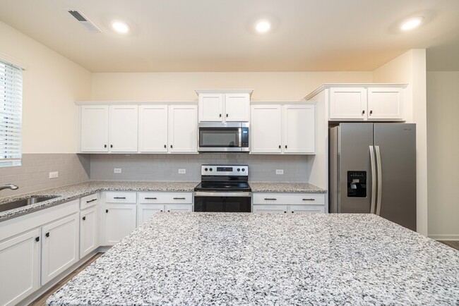 Building Photo - Townhome community with 3 br 2.5 Ba near I...