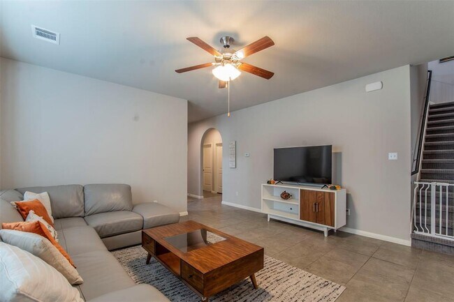 Building Photo - 352 S Brook Dr