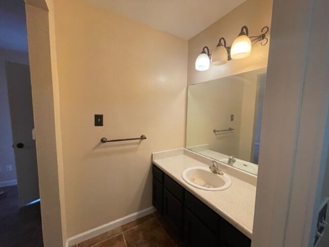 Building Photo - Nice One Story 3 bedroom 2 bath
