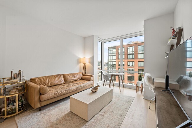 Building Photo - 1000 Maxwell Ln