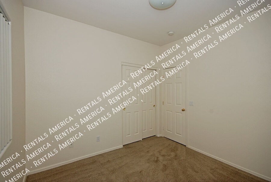 Building Photo - 4212 N 125th Ave