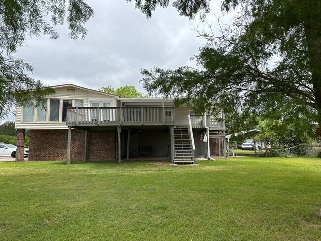 Building Photo - 3 Bedroom Canal Front