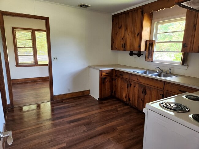 Building Photo - 1324 Mt Gallant Rd