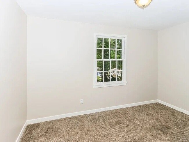 Building Photo - 4584 Shadow Lawn Dr