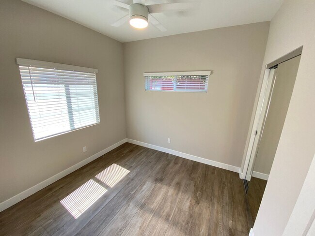 Building Photo - 4BD/2BA w Large Deck!