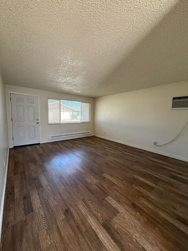 Building Photo - 141-143 E Home Ave