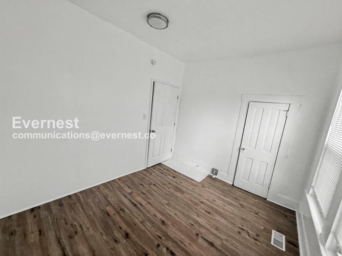 Building Photo - 1515 36th Pl N