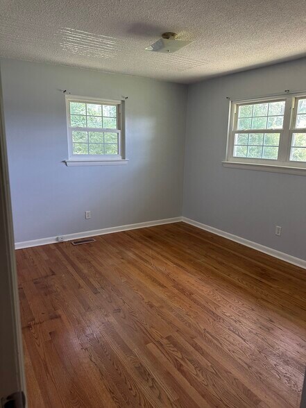 Building Photo - 20 Cindy Cir