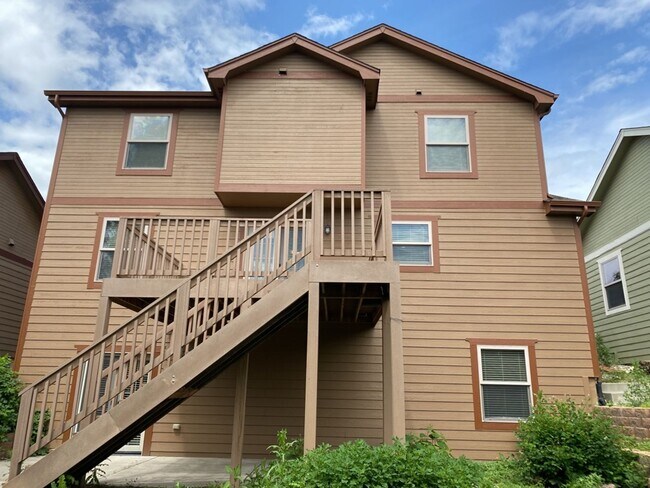 Building Photo - $300 Off 1st Month if Lease Starts by 4/10!