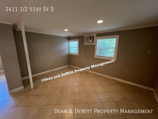 Building Photo - 2411 1/2 51st St S-