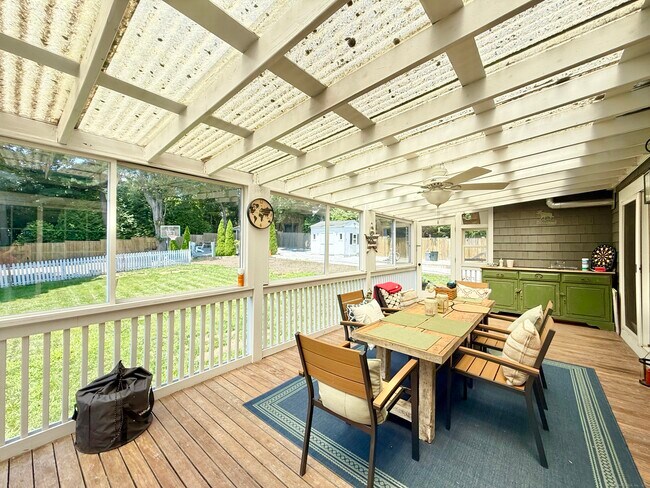 Building Photo - 3 Turnabout Ln