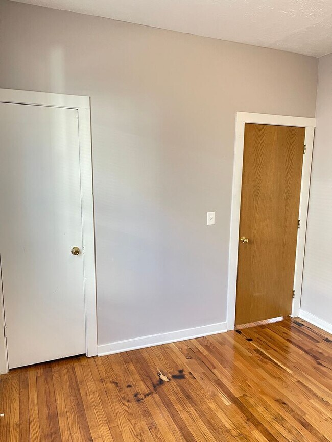 Building Photo - Florence/Minne Lusa 4 bed 2 bath house 160...