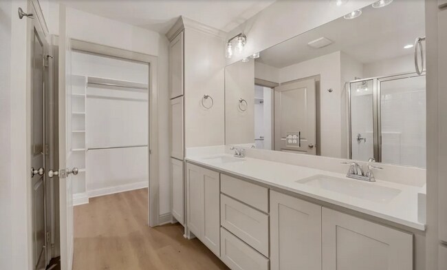 Building Photo - 382 Mary Cir