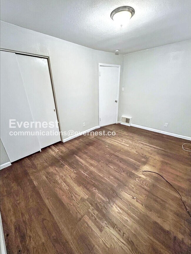 Building Photo - 5672 Parchester Dr