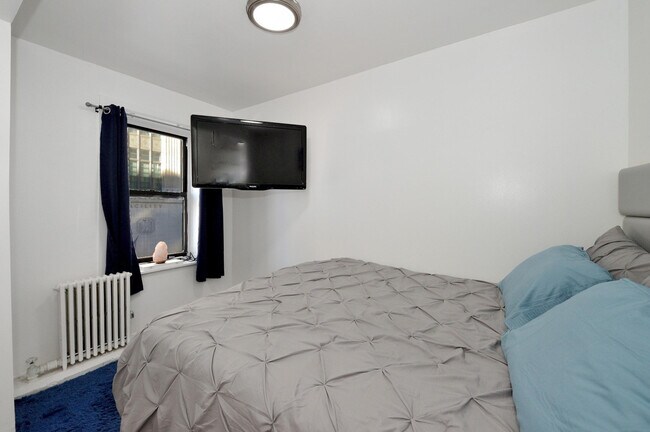 Building Photo - 370 8th Ave