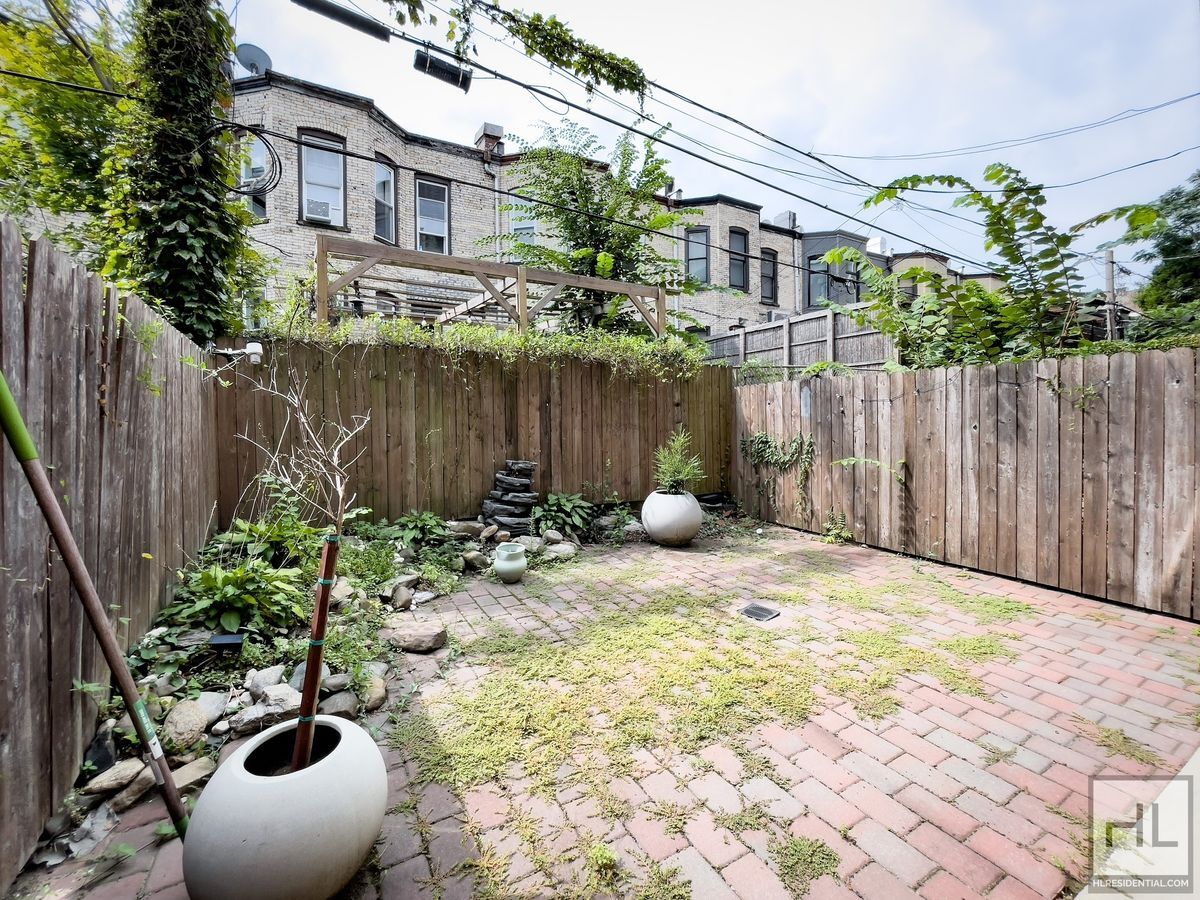 Building Photo - EASTERN PARKWAY / Spacious 4-Bed, 3-Bath D...
