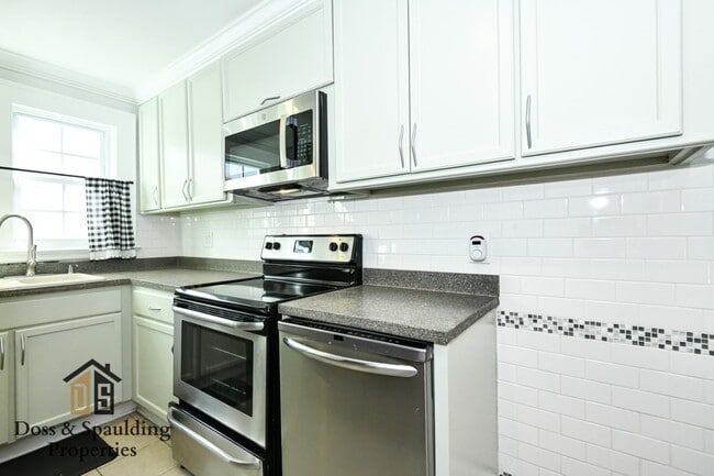 Building Photo - 409 Richardson Ave