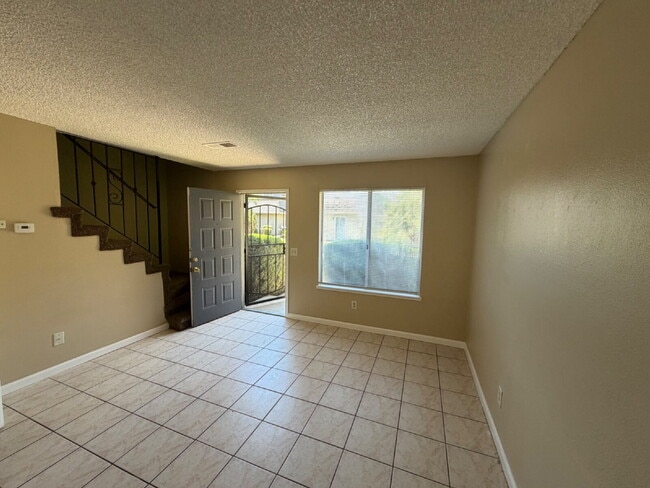 Building Photo - MOVE IN SPECIAL 1/2 THE FIRST MONTH'S RENT!