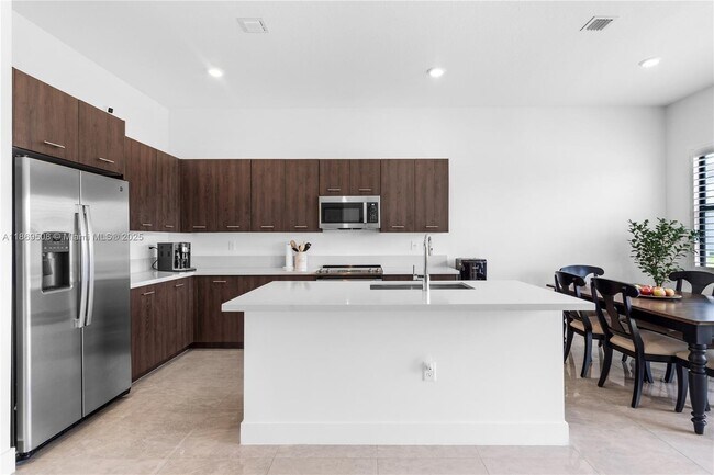 Building Photo - 4538 SW 173rd Ave