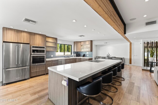 Building Photo - 6834 N 72nd Pl