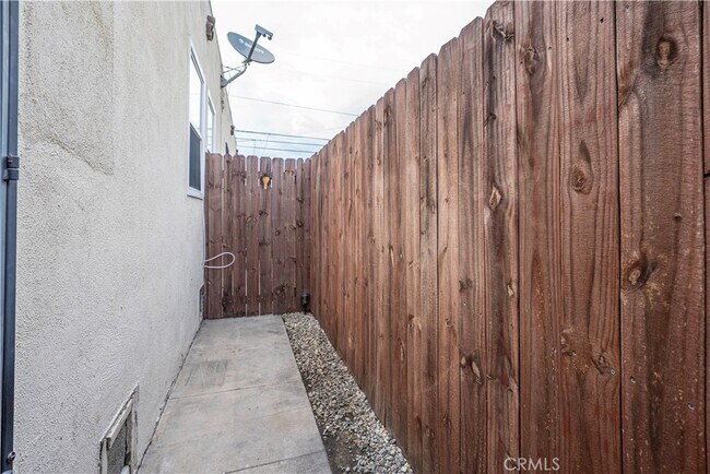 Building Photo - 1127 E 67th St